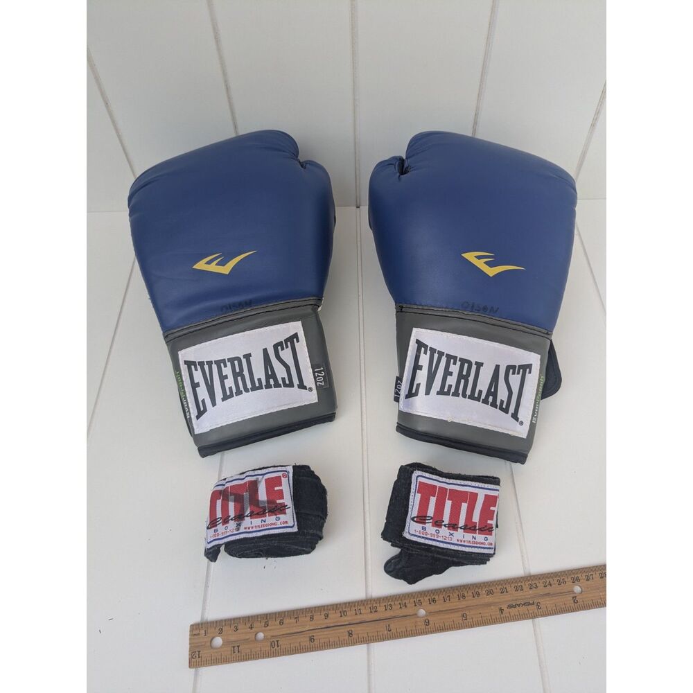 Everlast 12 oz Blue Boxing/Training Gloves and Hand Wraps